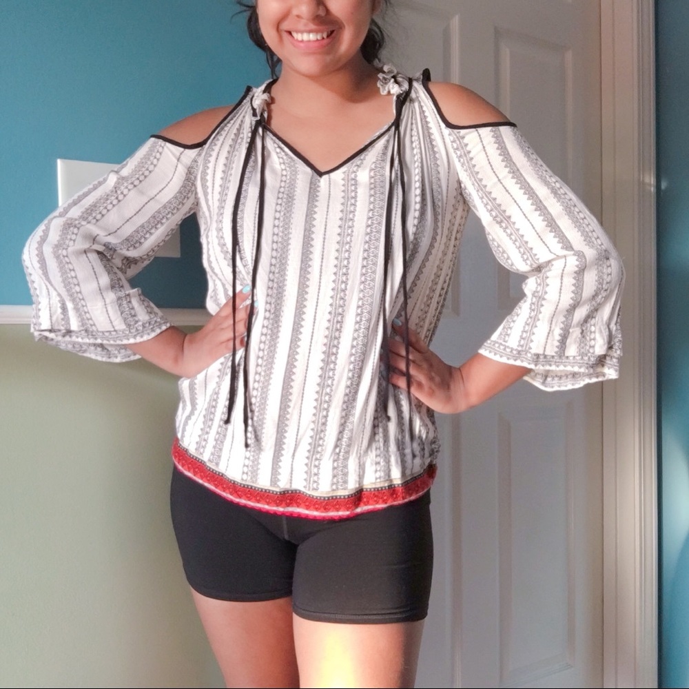 💌3/$15 Jessica Simpson boho cold shoulder blouse